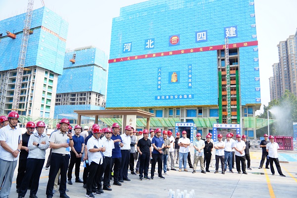 二分公司西三教城中村改造回遷項目部迎來河北建工集團百人觀摩